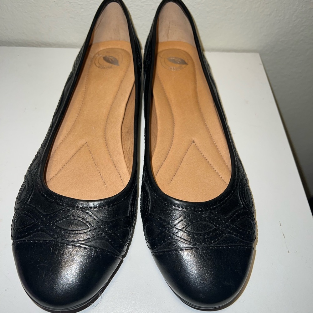 Nurture acade leather flats shoes slips on Sz 11 M